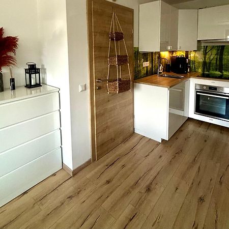 Schoene Wohnung Mit Terrasse Und Parkplatz Velden am Woerthersee Luaran gambar
