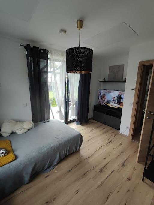 Schoene Wohnung Mit Terrasse Und Parkplatz Velden am Woerthersee Luaran gambar