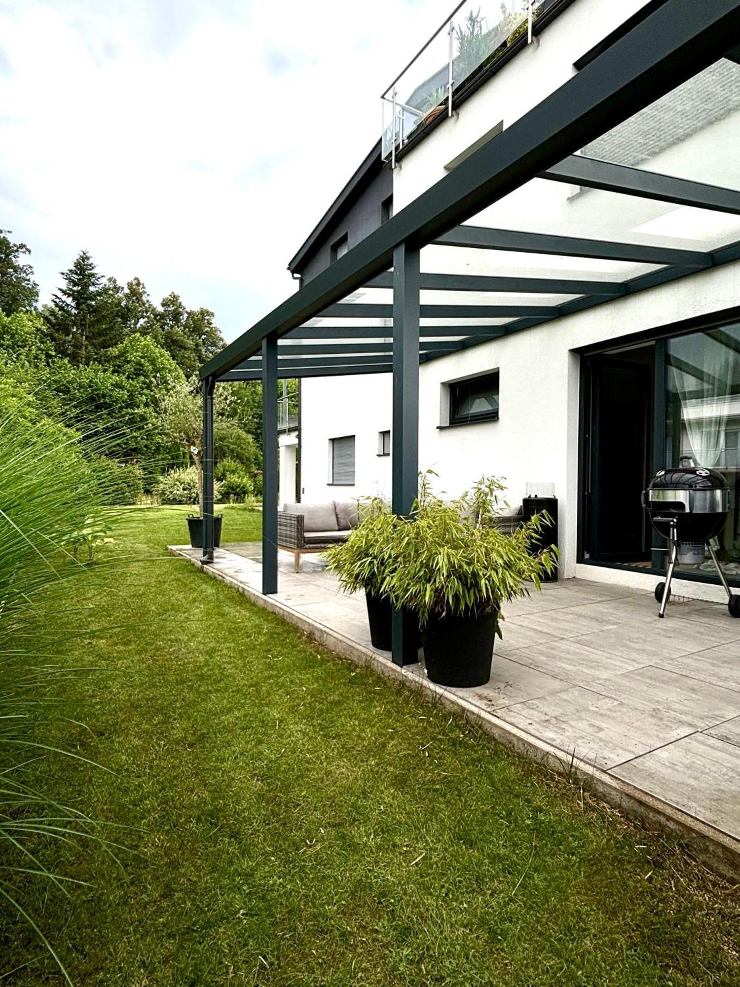 Schoene Wohnung Mit Terrasse Und Parkplatz Velden am Woerthersee Luaran gambar