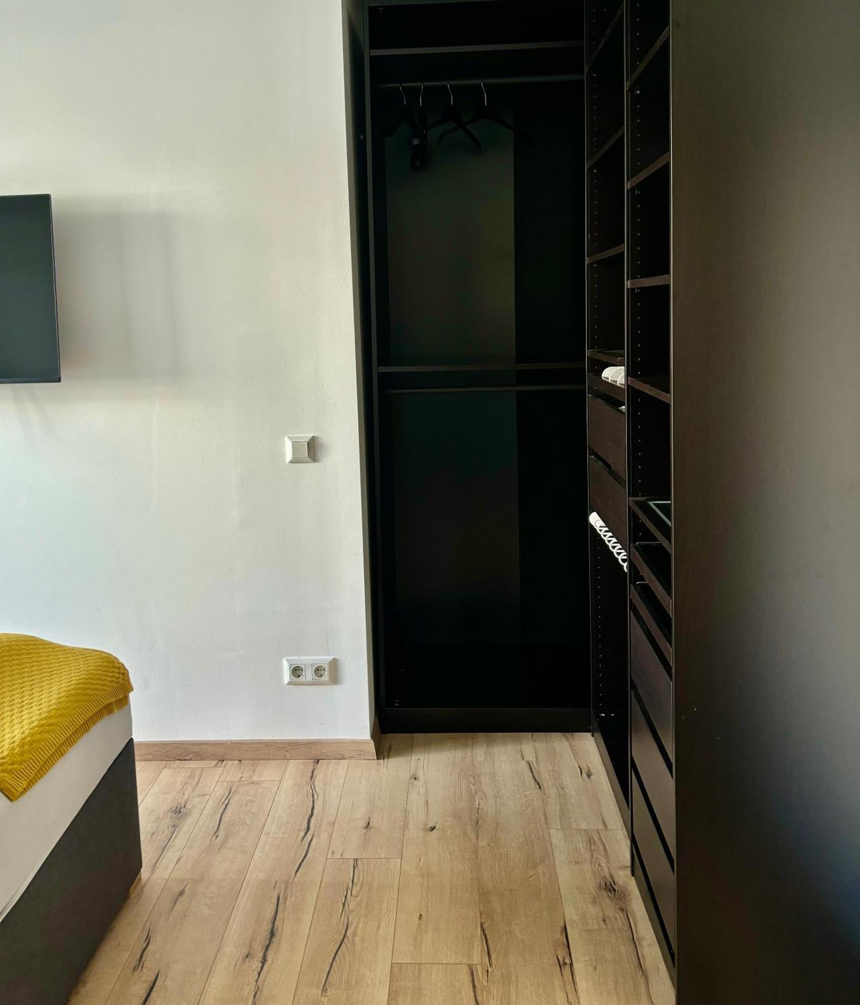 Schoene Wohnung Mit Terrasse Und Parkplatz Velden am Woerthersee Luaran gambar