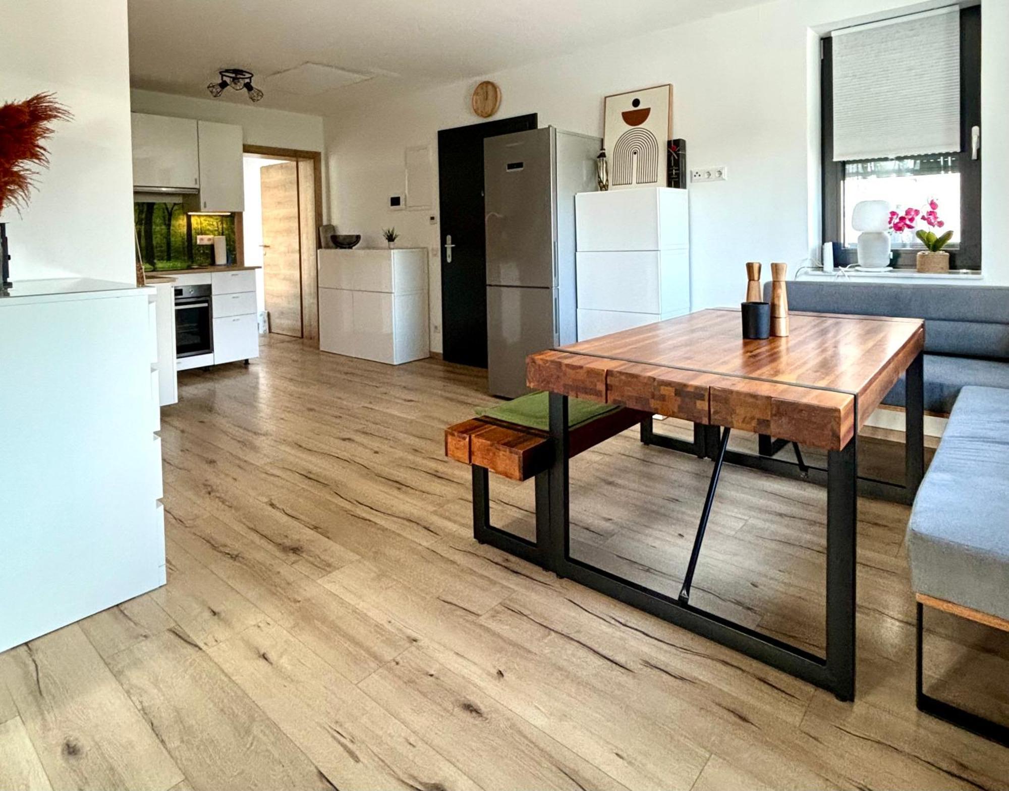 Schoene Wohnung Mit Terrasse Und Parkplatz Velden am Woerthersee Luaran gambar
