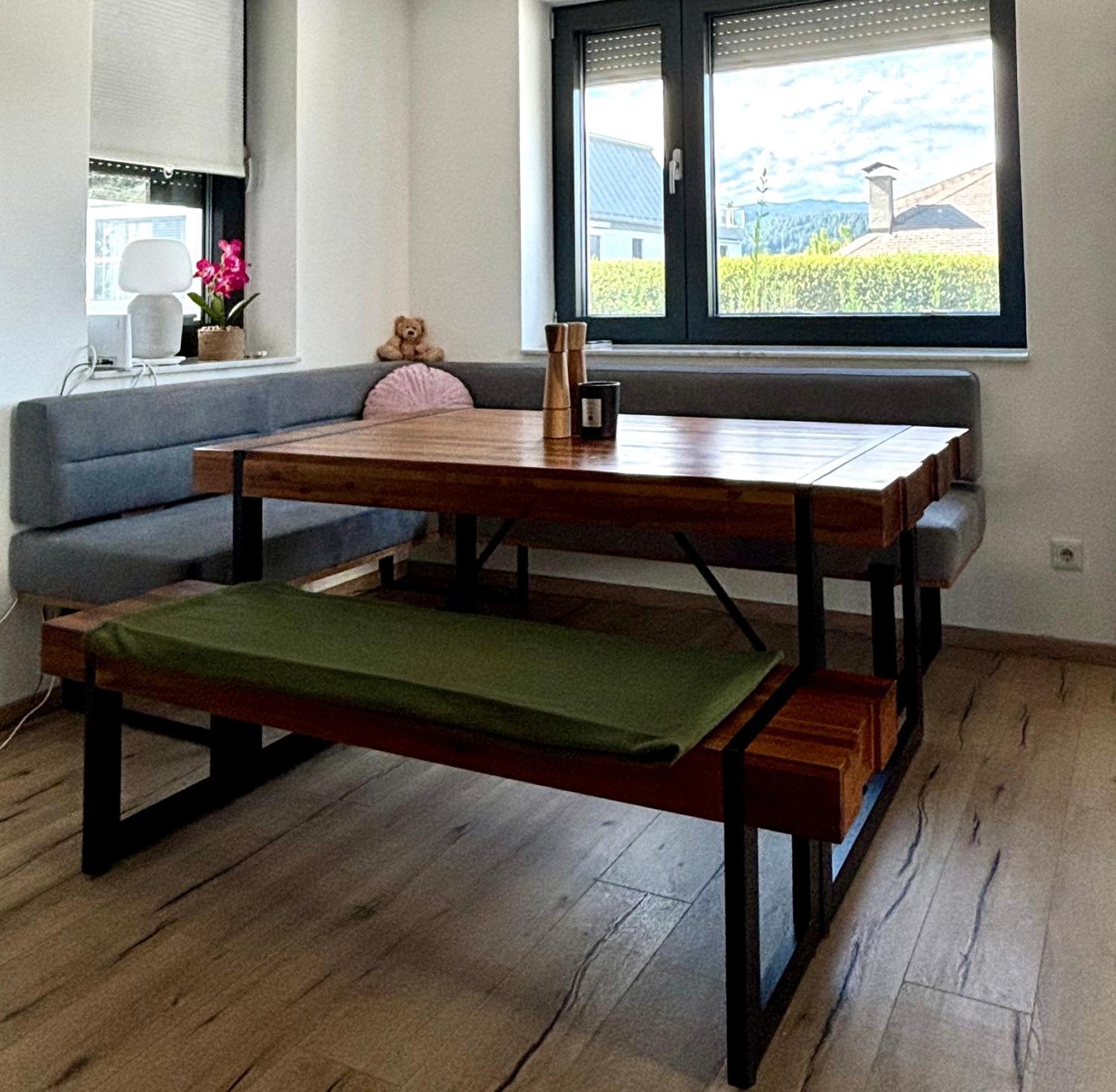 Schoene Wohnung Mit Terrasse Und Parkplatz Velden am Woerthersee Luaran gambar