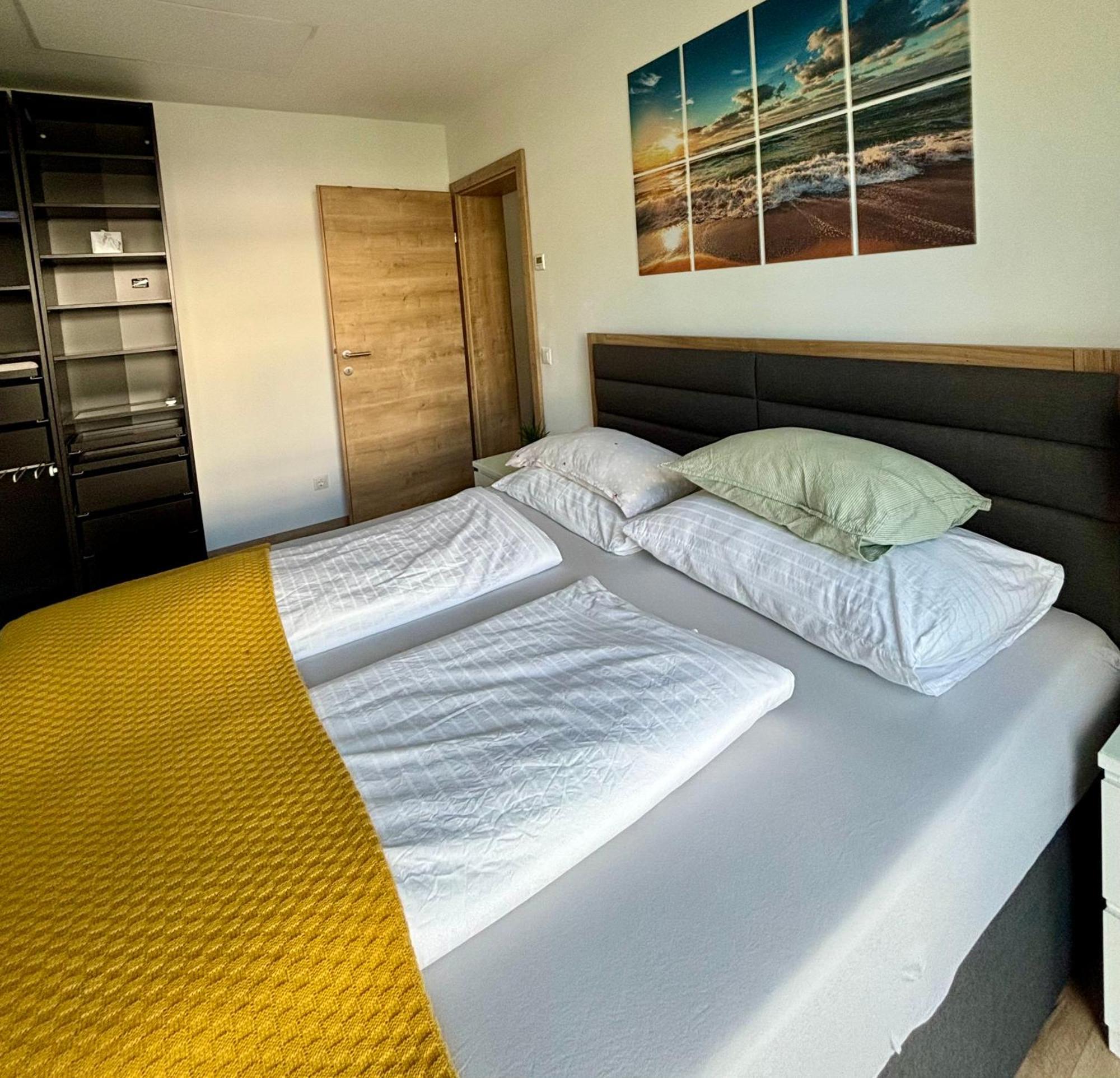 Schoene Wohnung Mit Terrasse Und Parkplatz Velden am Woerthersee Luaran gambar